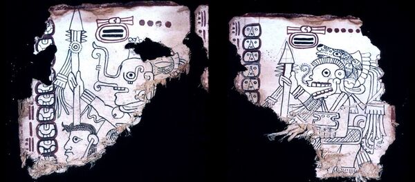 (L) The enigmatic God K, the so-called Long-nosed God, brandishes a spear with a large point, below which are placed smaller transverse points with red bases. (R) The Death God stands with a similar spear. (L) The enigmatic God K, the so-called Long-nosed God, brandishes a spear with a large point, below which are placed smaller transverse points with red bases. (R) The Death God stands with a similar spear. - Sputnik International