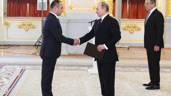 Russian President Vladimir Putin, right, and Ambassador of South Ossetia to Russia Znaur Gassiyev, left, at a ceremony to receive credentials from ambassadors of 15 countries in the Grand Kremlin Palace's Alexander Hall, November 26, 2015 - Sputnik International