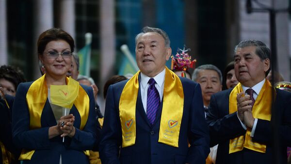 Nursultan Nazarbayev, center, at a festive concert marking his victory in the national presidential elections. Left: Dariga Nazarbayeva, Deputy Speaker of the Majilis, the lower house of the bicameral Parliament of Kazakhstan. - Sputnik International