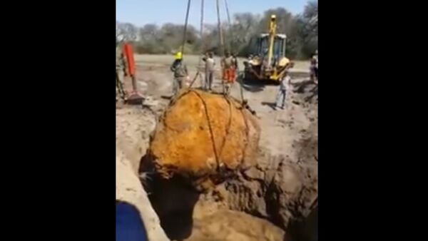 The extraction of Gancedo Meteorite - Sputnik International