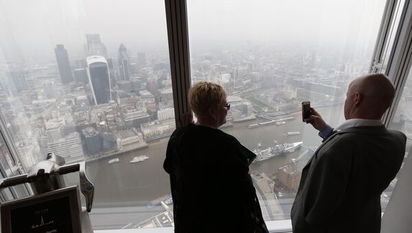 A man takes a picture of London's skyline from the viewing platform of a skyscraper in central London, Thursday, April 3, 2014 - Sputnik International