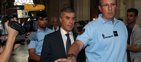 Former French budget minister Jerome Cahuzac (C) who resigned in 2013 after he admitted to have a Swiss bank account, arrives at the courtroom on the first day of his trial for tax fraud in Paris, September 5, 2016 Former French budget minister Jerome Cahuzac (C) who resigned in 2013 after he admitted to have a Swiss bank account, arrives at the courtroom on the first day of his trial for tax fraud in Paris, September 5, 2016 - Sputnik International
