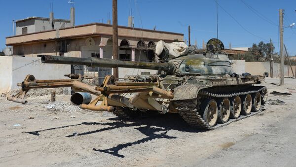 A T-55 tank in the position of the National Socialist Party's militia outside terrorist-held town of Al-Karyatein, Syria - Sputnik International
