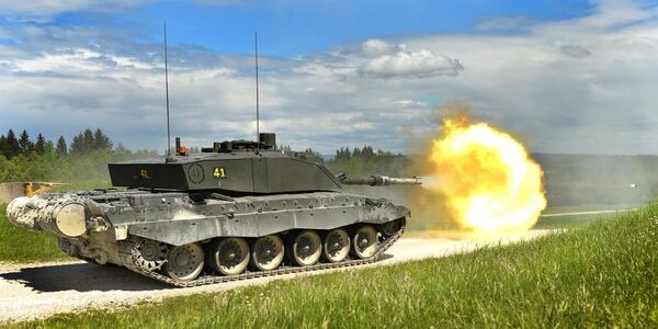 A Challenger 2 main battle tank (MBT) is pictured during a live firing exercise in Grafenwöhr, Germany A Challenger 2 main battle tank (MBT) is pictured during a live firing exercise in Grafenwöhr, Germany - Sputnik International