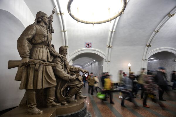 Sculpture Belarusian Partisans installed inside the passage at Belorusskaya station of the Moscow metro Sculpture Belarusian Partisans installed inside the passage at Belorusskaya station of the Moscow metro - Sputnik International