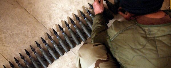 US Army Spcl. Eli Butcher of Charlie Company, from the 1-22 Battalion, 4th Infantry Division, counts 25mm rounds of depleted uranium ammunition, 11 February, 2004, at his base in Tikrit, 180 km (110 miles) north of Baghdad - Sputnik International