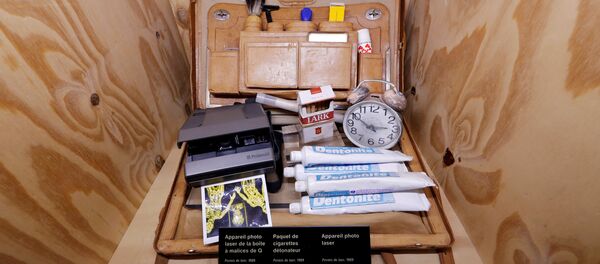 Q'S Bag Of Tricks is displayed during a press presentation of the exhibition The Designing 007: Fifty Years of Bond Style at the Grande Halle de la Villette in Paris, France, April 13, 2016 - Sputnik International