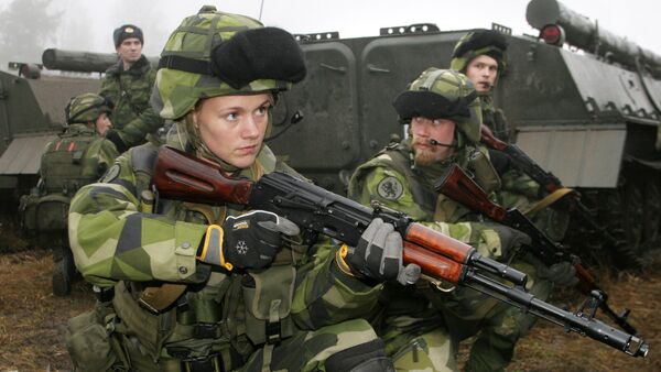 A female Swedish soldier participates in joint Russian-Swedish military training exercises, 12 December 2007, outside St. Petersburg in the town Kamenka - Sputnik International