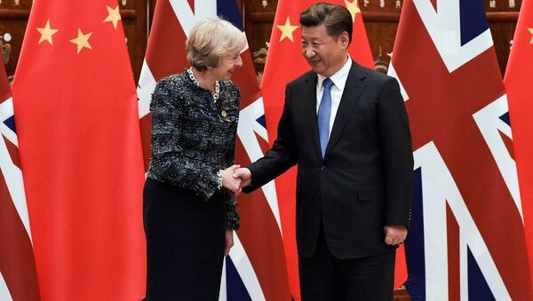 Chinese President Xi Jinping (R) shakes hand with British Prime Minister Theresa May before their meeting at the West Lake State House on the sidelines of the G20 Summit, in Hangzhou, Zhejiang province, China, September 5, 2016. - Sputnik International