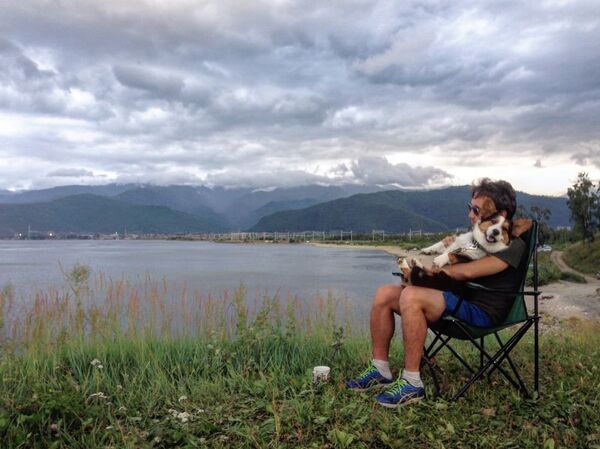 Nik and Pastushok at the Lake Baikal Nik and Pastushok at the Lake Baikal - Sputnik International