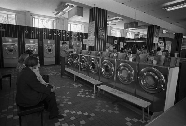 A self-service laundry and dry cleaner's on Profsoyuznaya Street in Moscow. A self-service laundry and dry cleaner's on Profsoyuznaya Street in Moscow. - Sputnik International
