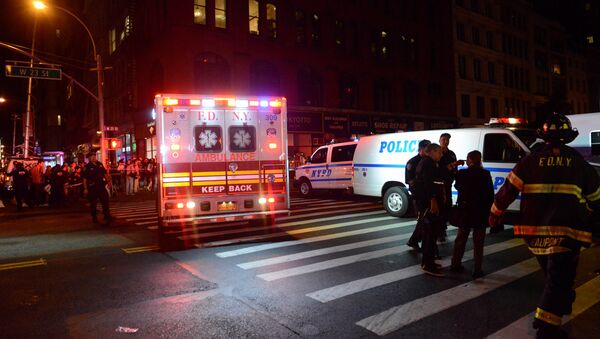 New York City police and firefighters stand near the site of an explosion in the Chelsea neighborhood of Manhattan, New York, U.S. September 17, 2016. - Sputnik International