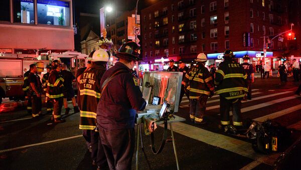 New York City police and firefighters stand near the site of an explosion in the Chelsea neighborhood of Manhattan, New York, U.S. September 17, 2016. - Sputnik International