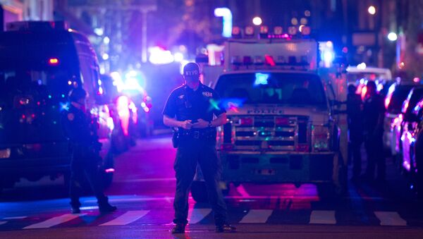 Police and first responders work near the site of a bomb explosion on West 23rd Street on September 17, 2016, in New York - Sputnik International
