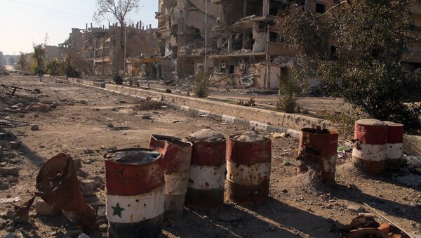 Barrels painted in the colours of the Syrian flag in the eastern town of Deir Ezzor - Sputnik International