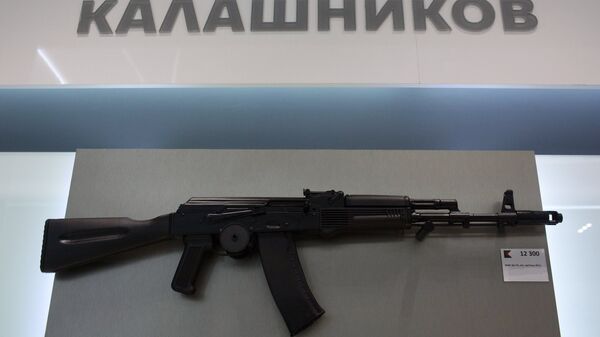 AK-74 assault rifle is sold at a newly opened store of Concern Kalashnikov at Sheremetevo Airport - Sputnik International