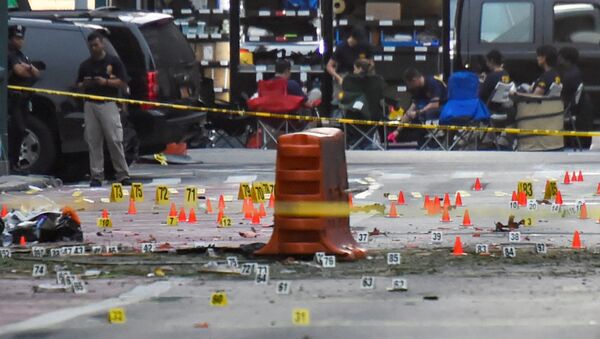 Evidence markers on the street surround police and Federal Bureau of Investigation (FBI) officials near the site of an explosion in the Chelsea neighborhood of Manhattan, New York, U.S. September 18, 2016. - Sputnik International
