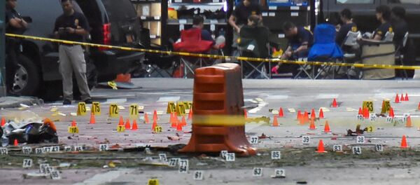 Evidence markers on the street surround police and Federal Bureau of Investigation (FBI) officials near the site of an explosion in the Chelsea neighborhood of Manhattan, New York, U.S. September 18, 2016. - Sputnik International