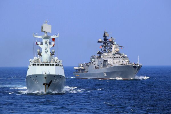 In this Friday, Sept. 16, 2016 photo released by Xinhua News Agency, Chinese Navy frigate Huangshan, left, and Russian Navy antisubmarine ship Admiral Tributs take part in a joint naval drill at sea off south China's Guangdong Province. - Sputnik International