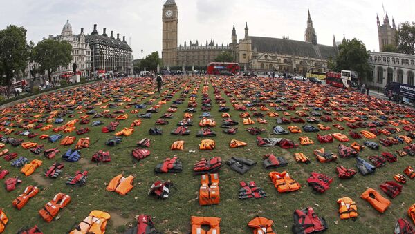 A display of lifejackets worn by refugees during their crossing from Turkey to the Greek island of Chois, are seen Parliament Square in central London, Britain - Sputnik International