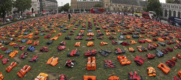 A display of lifejackets worn by refugees during their crossing from Turkey to the Greek island of Chois, are seen Parliament Square in central London, Britain - Sputnik International