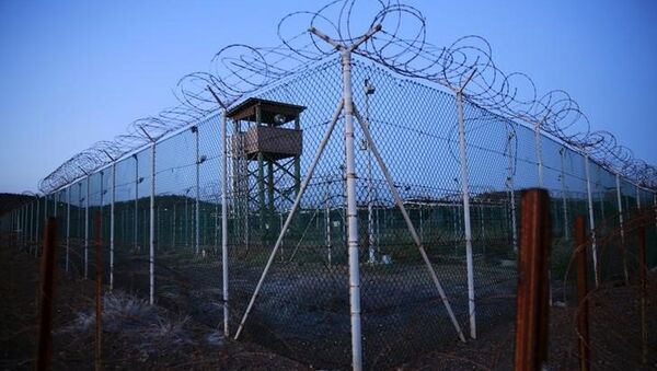 Chain link fence and concertina wire surrounds a deserted guard tower within Joint Task Force Guantanamo's Camp Delta at the US Naval Base in Guantanamo Bay, Cuba. - Sputnik International