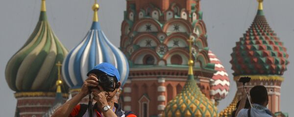 A tourist takes pictures on Red Square, Moscow. A tourist takes pictures on Red Square, Moscow. - Sputnik International