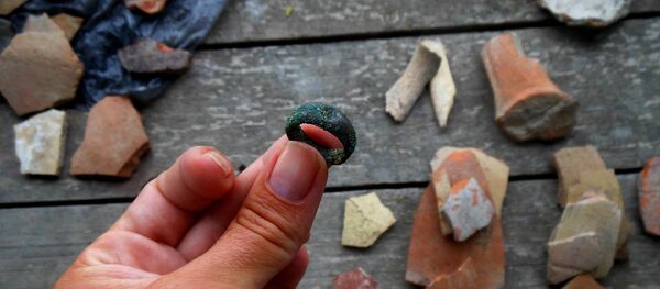 An archeological team from Nizhny Novgorod discovered fragments of pottery, household items and women’s jewelry at a site in Crimea, presumed to be from the first century BC An archeological team from Nizhny Novgorod discovered fragments of pottery, household items and women’s jewelry at a site in Crimea, presumed to be from the first century BC - Sputnik International