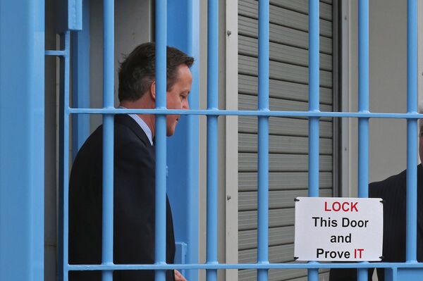 Former British Prime Minister David Cameron is shown around HM Prison Onley in Rugby, central England on February 8, 2016.  - Sputnik International