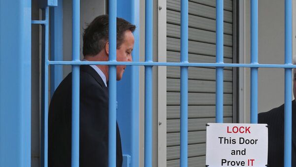Former British Prime Minister David Cameron is shown around HM Prison Onley in Rugby, central England on February 8, 2016. - Sputnik International