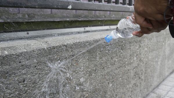 Urine Repellant Wall Tested By Water Bottle Spray - Sputnik International