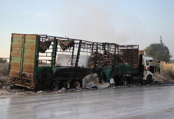 A damaged truck carrying aid is seen on the side of the road in the town of Orum al-Kubra on the western outskirts of the northern Syrian city of Aleppo on September 20, 2016, the morning after a convoy delivering aid was hit by a deadly air strike A damaged truck carrying aid is seen on the side of the road in the town of Orum al-Kubra on the western outskirts of the northern Syrian city of Aleppo on September 20, 2016, the morning after a convoy delivering aid was hit by a deadly air strike - Sputnik International