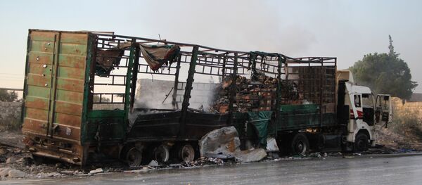 A damaged truck carrying aid is seen on the side of the road in the town of Orum al-Kubra on the western outskirts of the northern Syrian city of Aleppo on September 20, 2016, the morning after a convoy delivering aid was hit by a deadly air strike A damaged truck carrying aid is seen on the side of the road in the town of Orum al-Kubra on the western outskirts of the northern Syrian city of Aleppo on September 20, 2016, the morning after a convoy delivering aid was hit by a deadly air strike - Sputnik International