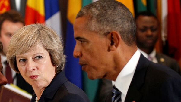 British Prime Minister Theresa May looks over toward U.S. President Barack Obama during the luncheon at the United Nations General Assembly in New York September 20, 2016. - Sputnik International