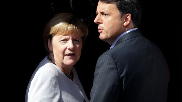Italian Prime Minister Matteo Renzi (R) and German Chancellor Angela Merkel (File) - Sputnik International