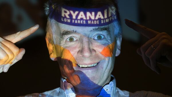 Chief Executive Officer of Irish airline Ryanair Michael O'Leary poses with his company's logo projected on his face as he attends a press conference at a hotel in London on August 31, 2016.  - Sputnik International
