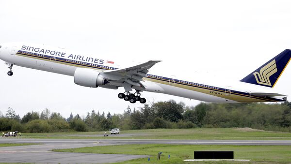 A Singapore Airlines Boeing 777-312ER takes off from Paine Field in Everett, Wash. File photo - Sputnik International