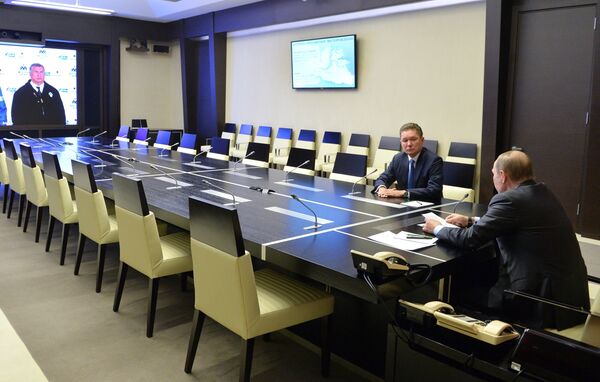 Russian President Vladimir Putin, right, attends the launch ceremony of the Vostochno-Messoyakhskoye, Russia's northernmost onshore oil field, via a video conference on September 21, 2016. Alexei Miller, Gazprom CEO, is to Putin's right. Igor Sechin, Rosneft CEO, is seen onscreen. Russian President Vladimir Putin, right, attends the launch ceremony of the Vostochno-Messoyakhskoye, Russia's northernmost onshore oil field, via a video conference on September 21, 2016. Alexei Miller, Gazprom CEO, is to Putin's right. Igor Sechin, Rosneft CEO, is seen onscreen. - Sputnik International