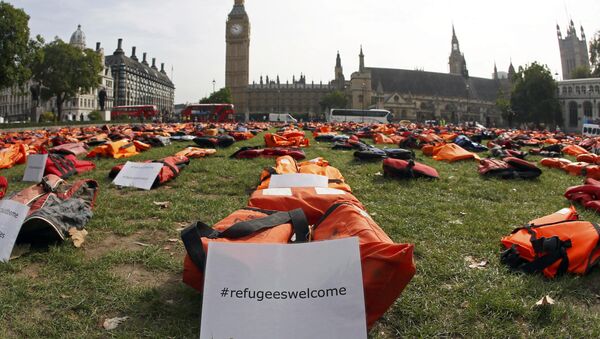 A display of lifejackets worn by refugees during their crossing from Turkey to the Greek island of Chois, are seen Parliament Square in central London, Britain September 19, 2016 - Sputnik International