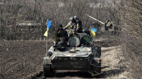 Ukrainian servicemen ride atop armored vehicle with a canon in tow and Ukrainian flags, near the village of Fedorivka, eastern Ukraine, Friday, Feb. 27, 2015 - Sputnik International