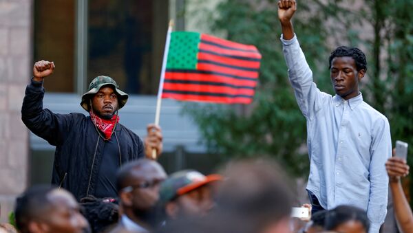 People gather at the intersection of Trade and Tryon Streets in uptown Charlotte, NC to protest the police shooting of Keith Scott, in Charlotte, North Carolina, U.S. September 21, 2016. - Sputnik International