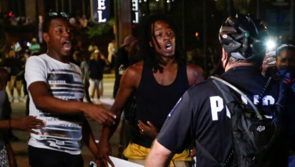 People shout at the police in uptown Charlotte, NC during a protest of the police shooting of Keith Scott, in Charlotte, North Carolina, U.S. September 21, 2016 - Sputnik International