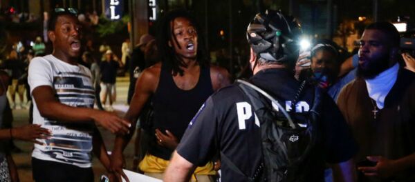 People shout at the police in uptown Charlotte, NC during a protest of the police shooting of Keith Scott, in Charlotte, North Carolina, U.S. September 21, 2016 - Sputnik International