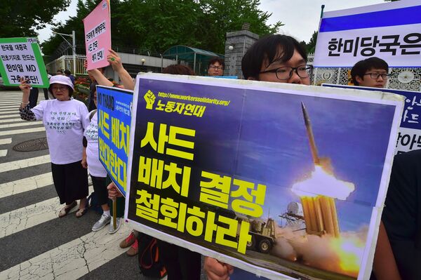 South Korean activists hold placards during a rally against a plan on deployment of the US-built Terminal High Altitude Area Defense (THAAD), outside the Defence Ministry in Seoul on July 13, 2016. Activists have staged a series of rallies voicing their opposition to the missile defense system's deployment in their region. South Korean activists hold placards during a rally against a plan on deployment of the US-built Terminal High Altitude Area Defense (THAAD), outside the Defence Ministry in Seoul on July 13, 2016. Activists have staged a series of rallies voicing their opposition to the missile defense system's deployment in their region. - Sputnik International