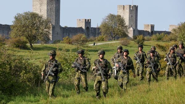 A squad from Skaraborg Armoured Regiment, currently training on the island of Gotland in the Baltic, patrols outside Visby's 13th century city wall, Sweden September 14, 2016 - Sputnik International