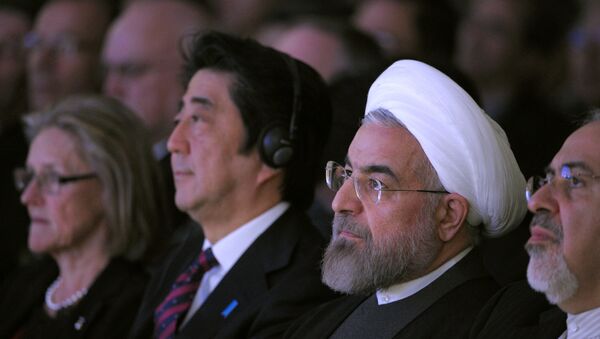 Iranian President Hassan Rouhani (R) sits next to Japanese Prime Minister Shinzo Abe (L) during the opening session of the World Economic Forum in Davos on January 22, 2014 - Sputnik International