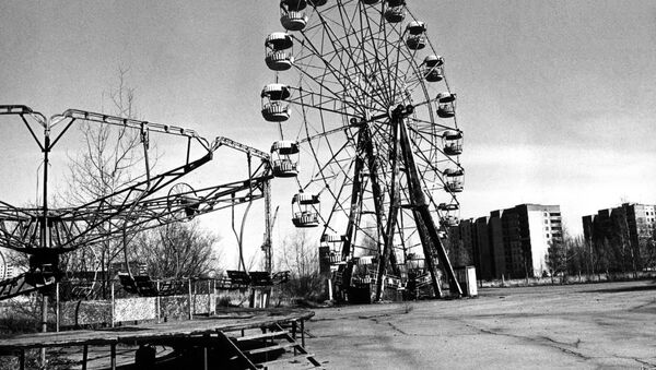 A picture dated 26 April 1996 for the 10th anniversary of the Chernobyl disaster, showing the ghost city of Pripyat. This attractions park has been once local children's favourite place of rest.  - Sputnik International