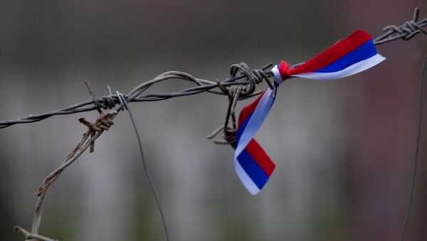 Barbed wire with a Russian flag - Sputnik International