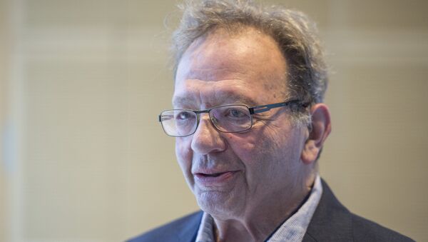 Larry Sanders, the older brother of US candidate for the Democratic Party presidential nomination Bernie Sanders, speaks to reporters during the Democrats Abroad global convention in Berlin on May 12, 2016. - Sputnik International