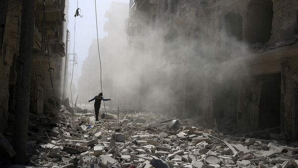 A man walks on the rubble of damaged buildings in Aleppo, Syria September 25, 2016 - Sputnik International